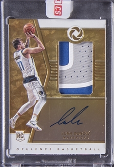 2018-19 Panini Opulence #145 Luka Doncic Rookie Jersey Patch Autograph Card (#21/25) - PANINI ENCASED